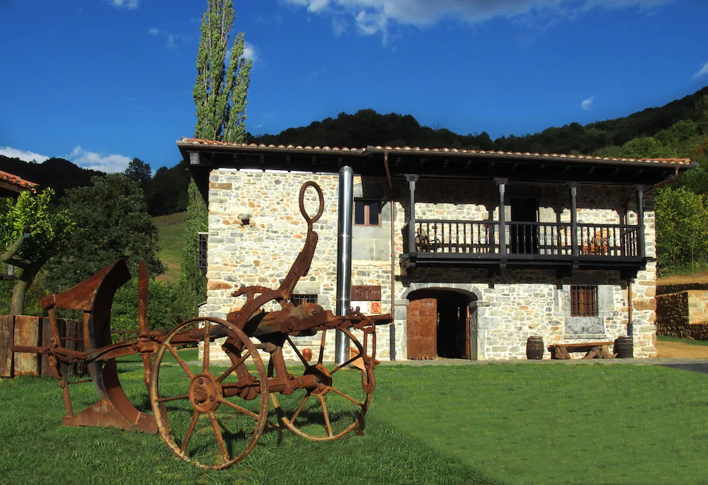 Casona De El Castaniu