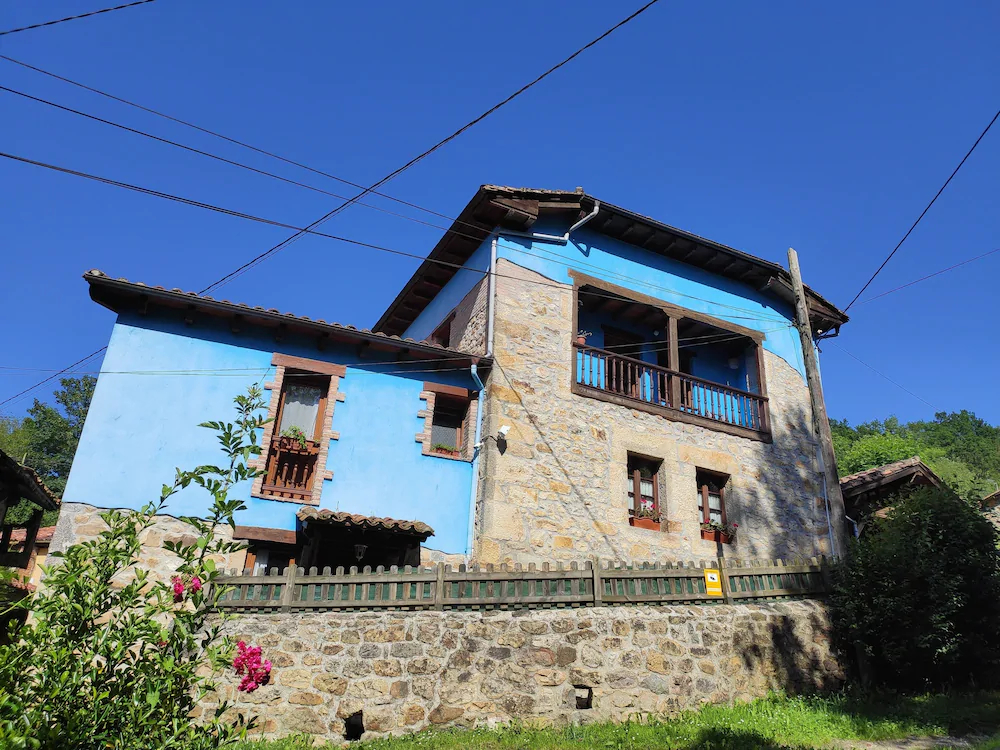 Apartamentos Rurales La Caviana