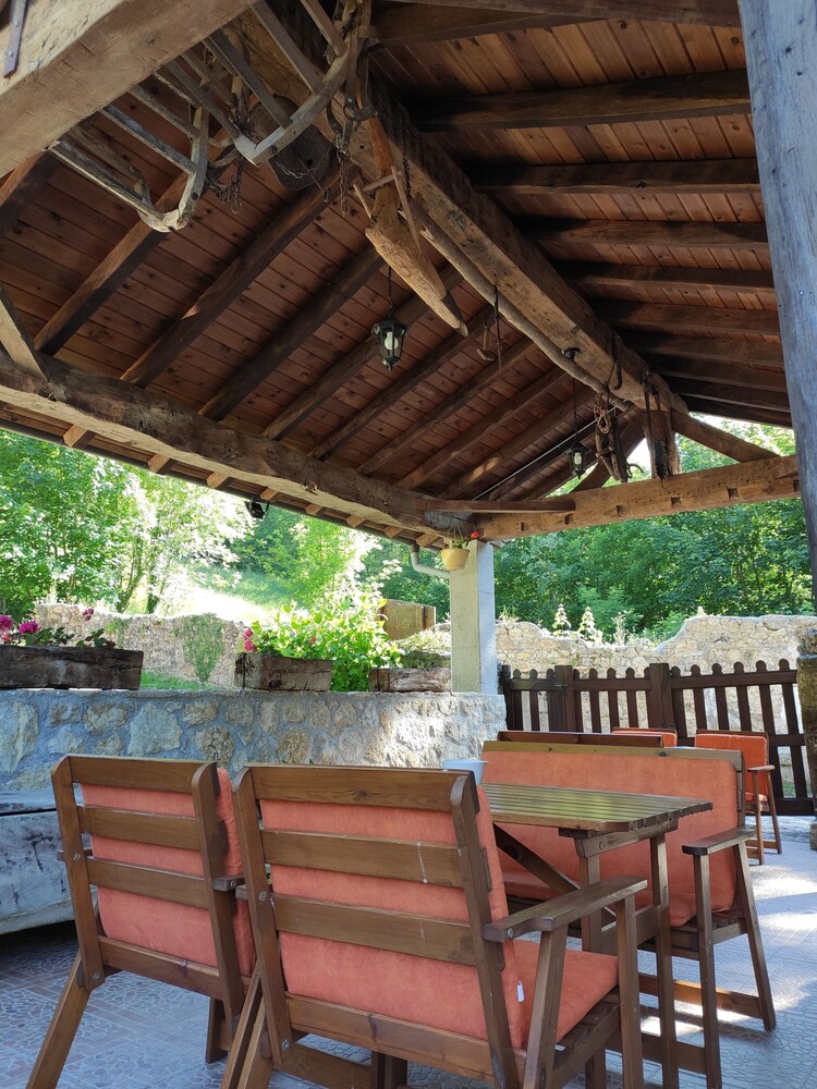 Apartamentos Rurales La Caviana