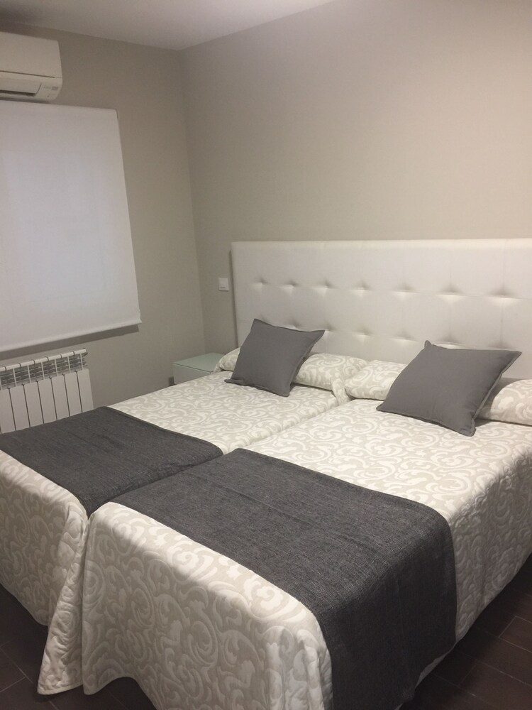 Hostal Alda Alborán Rooms