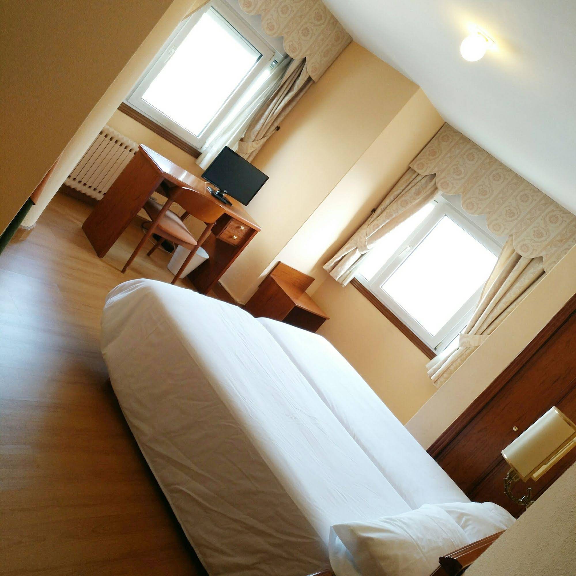 Hotel Maycar