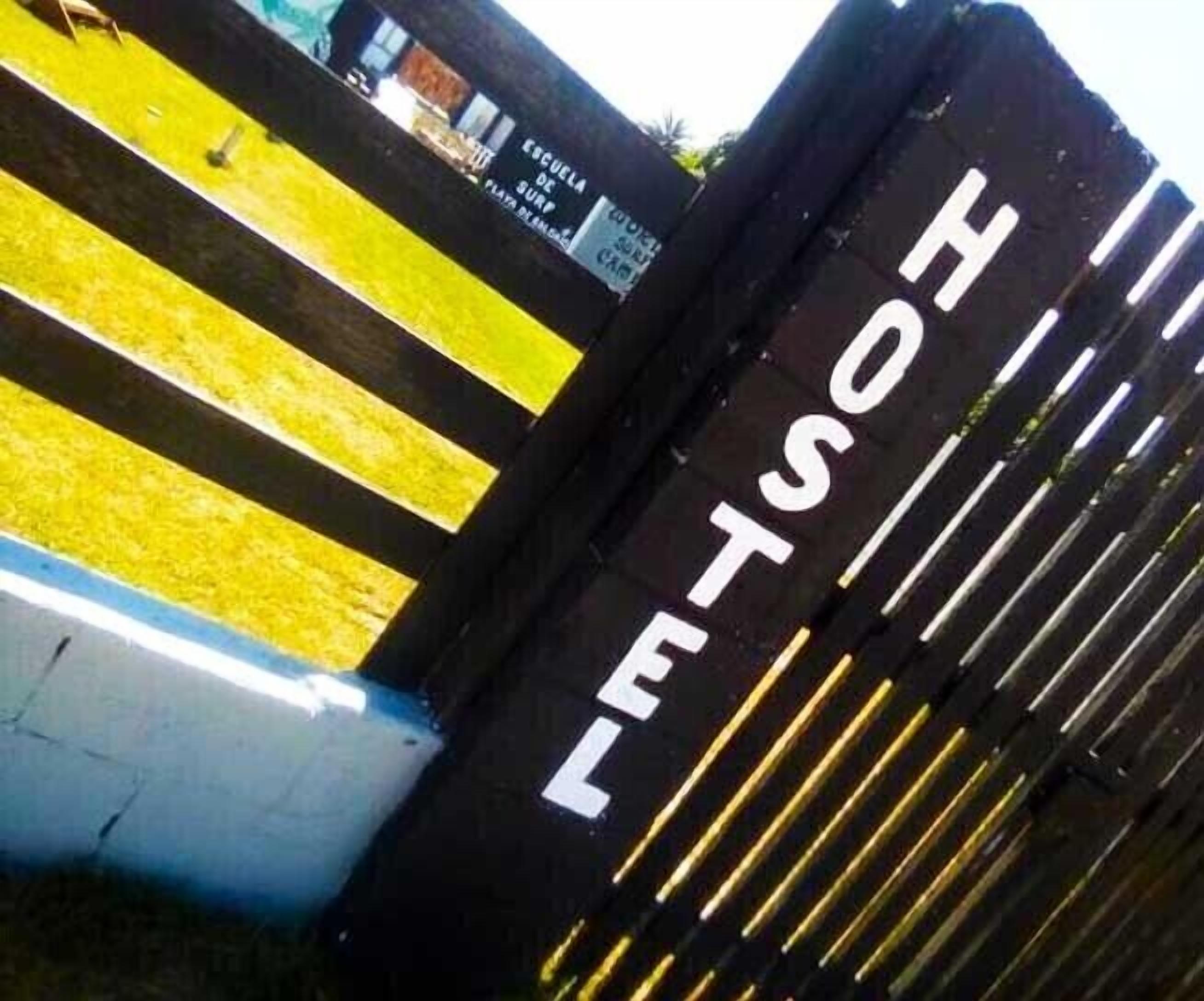 Escuela de Surf y Hostel Baldaio