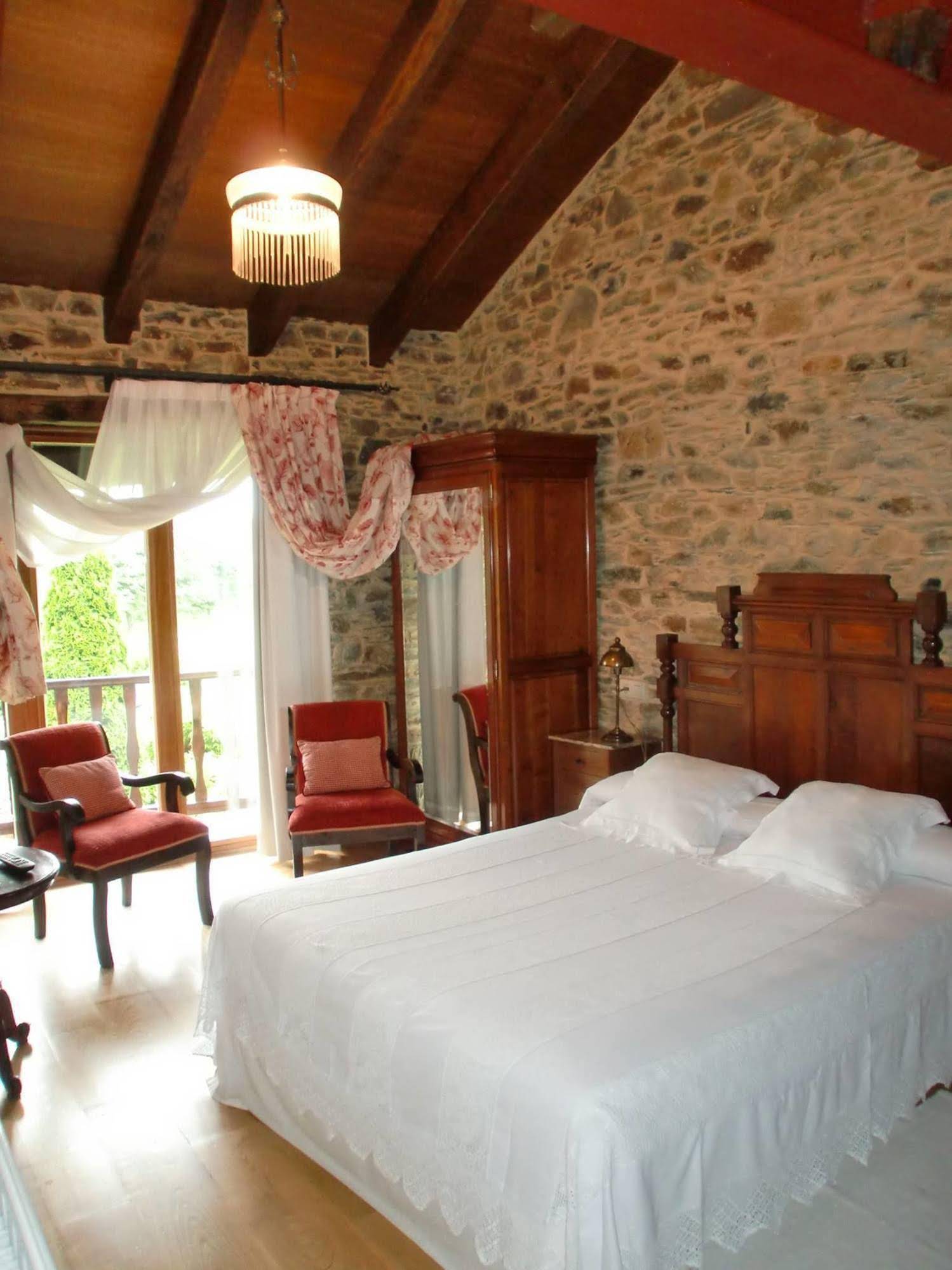 Hotel Rural Casa Peleyon