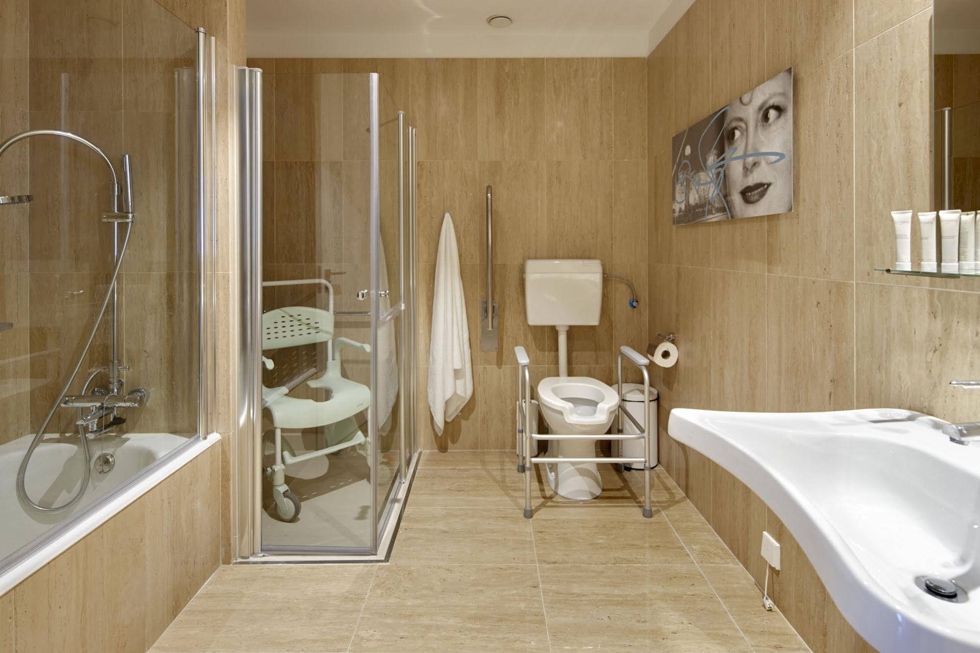 Amara Astoria-Luxury Apartments
