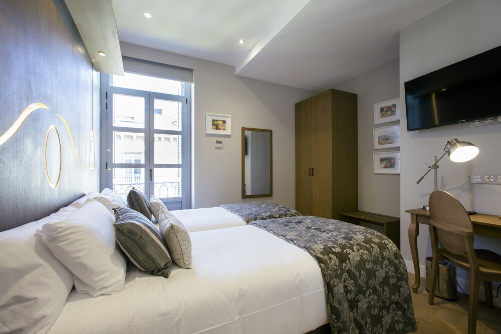 LEGAZPI DOCE Rooms & Suites