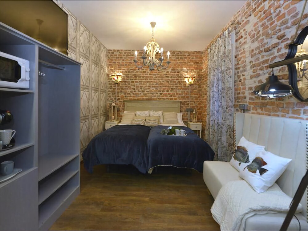Center Suite