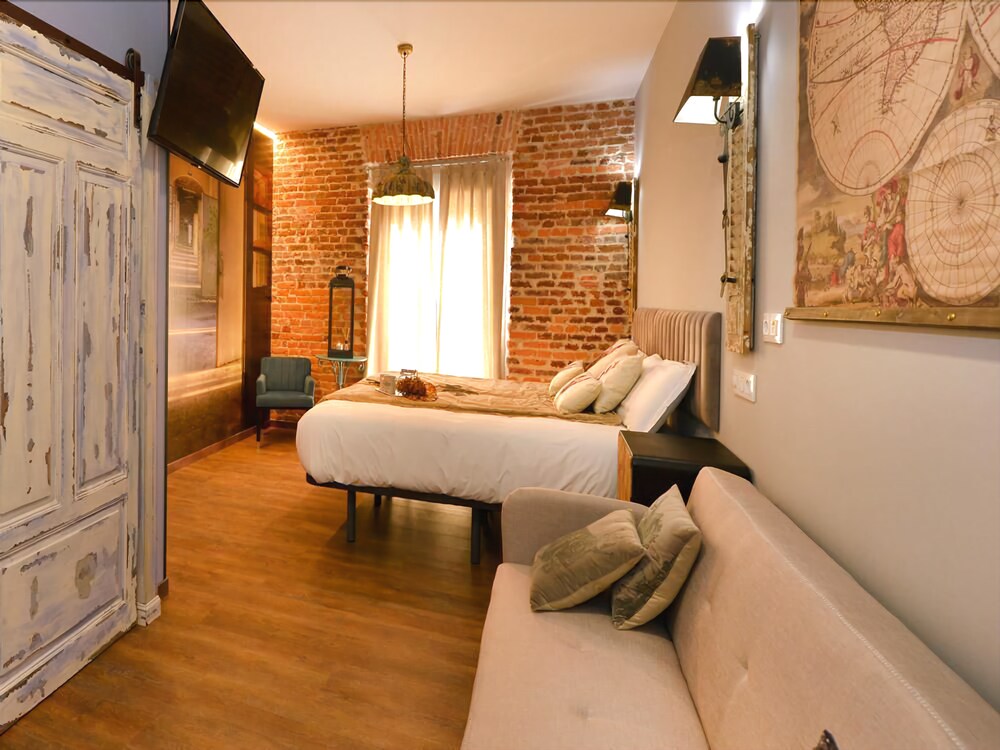 Center Suite