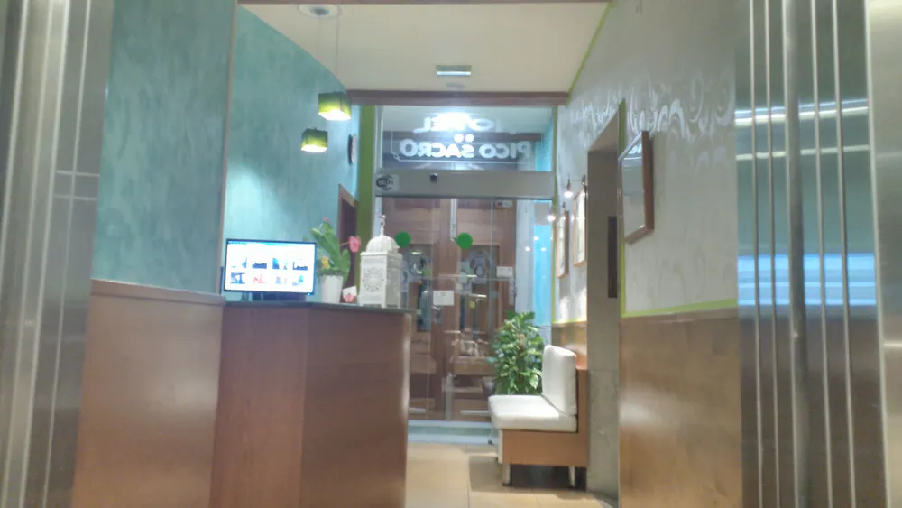 Hostal Pico Sacro I