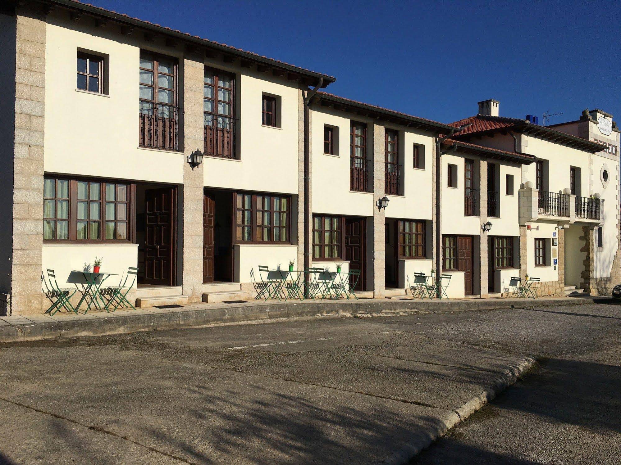 Apartamentos El Cardeo