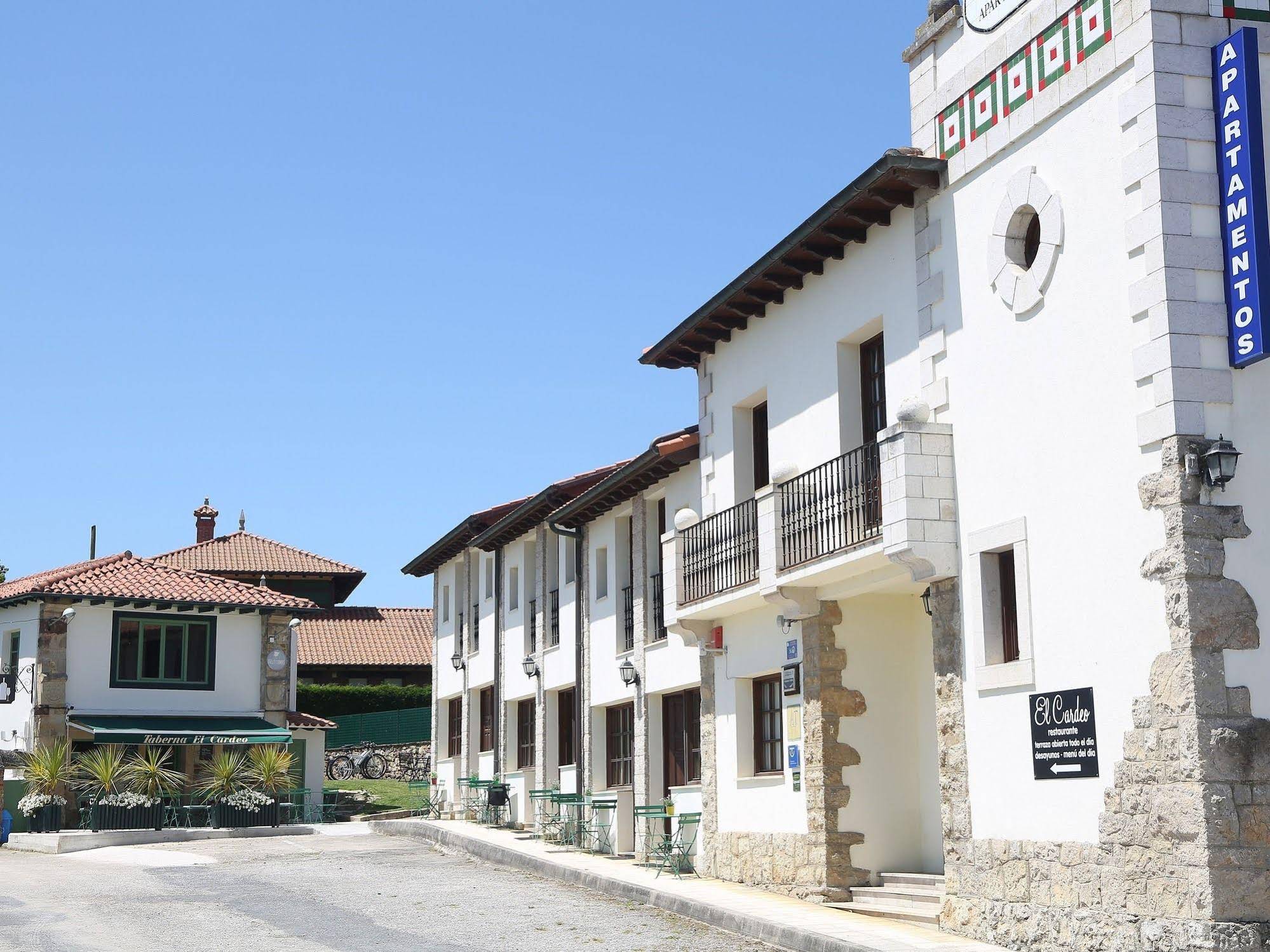 Apartamentos El Cardeo