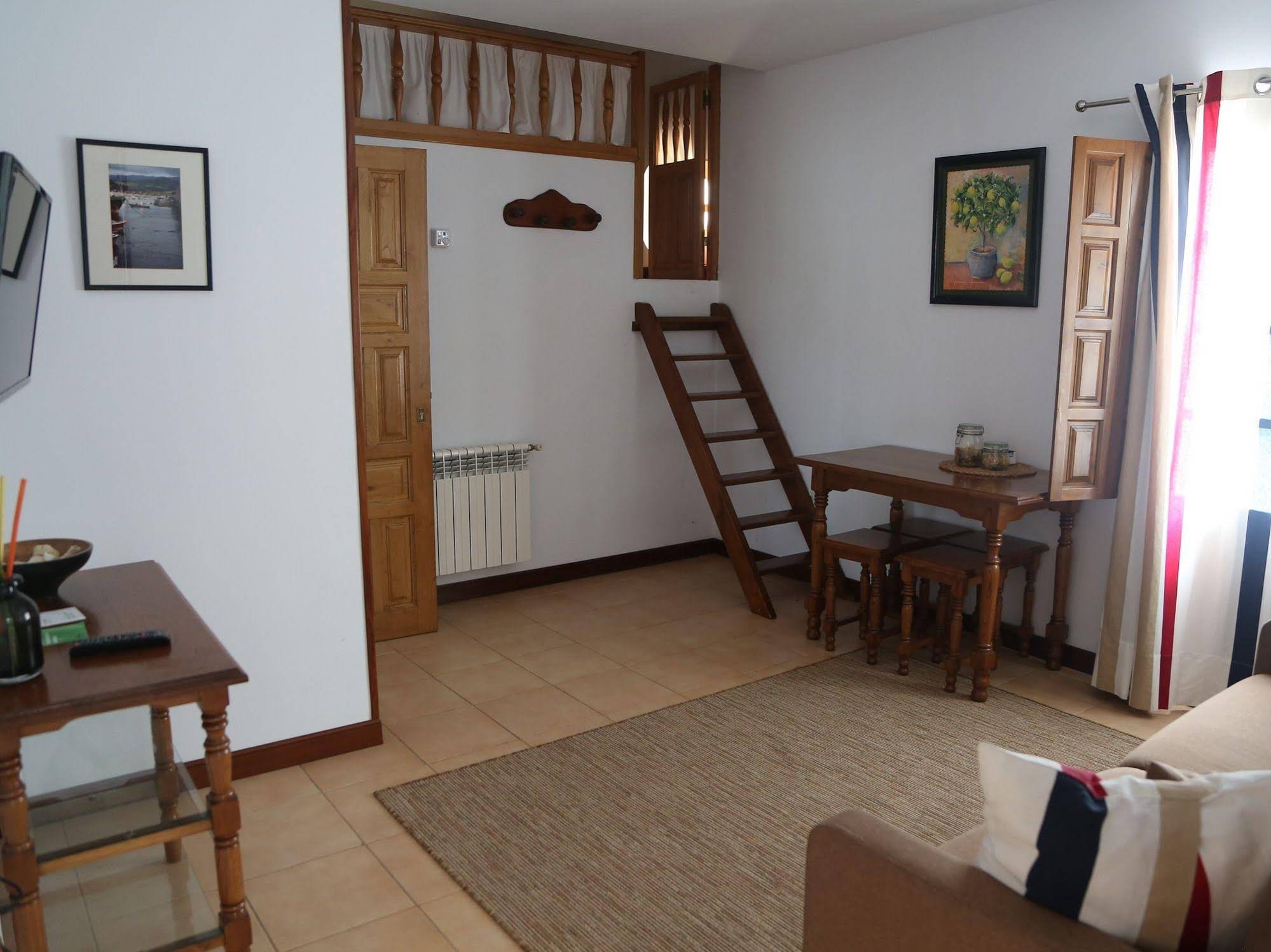 Apartamentos El Cardeo