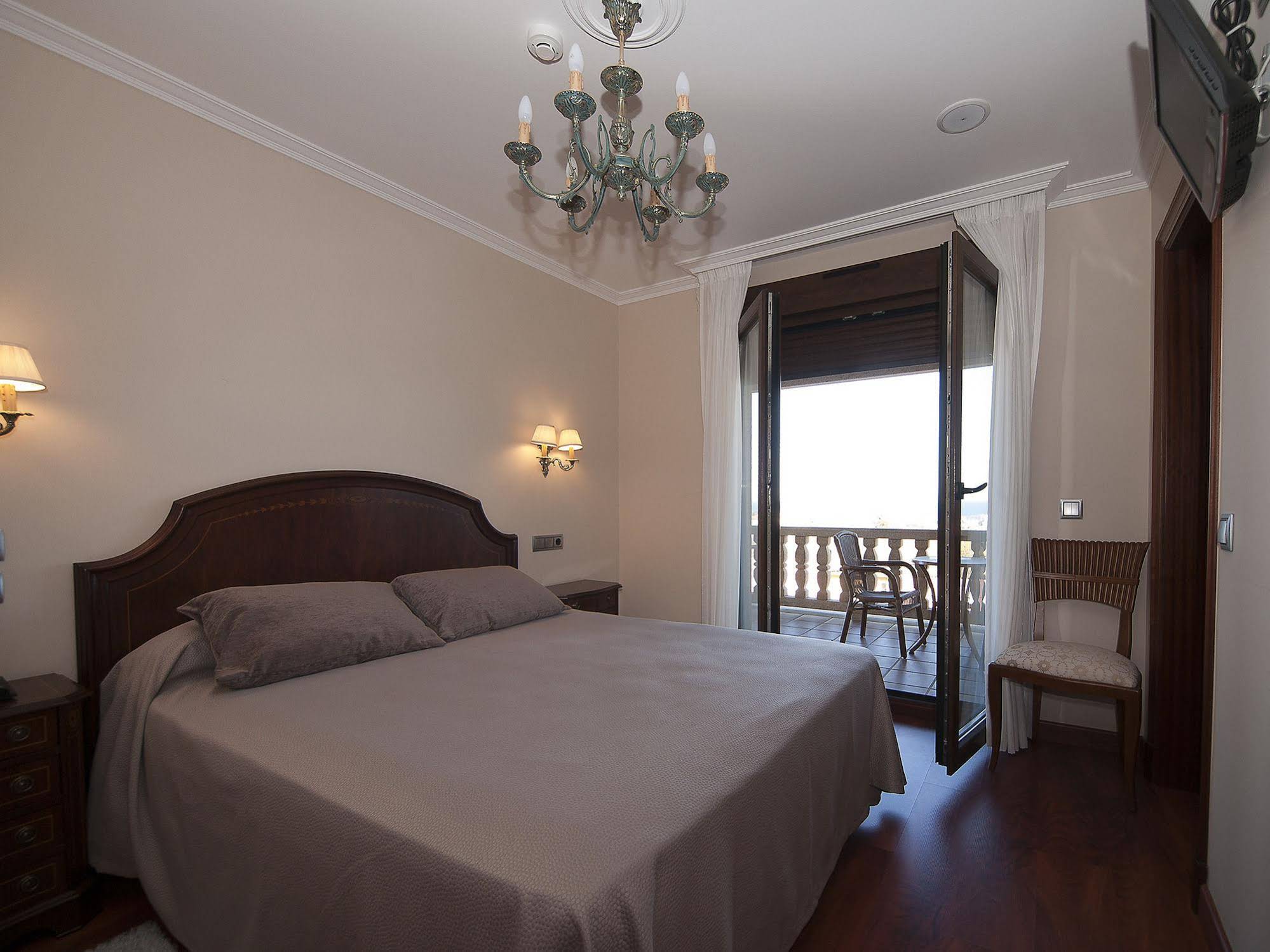 Pensión Residencia A Cruzán