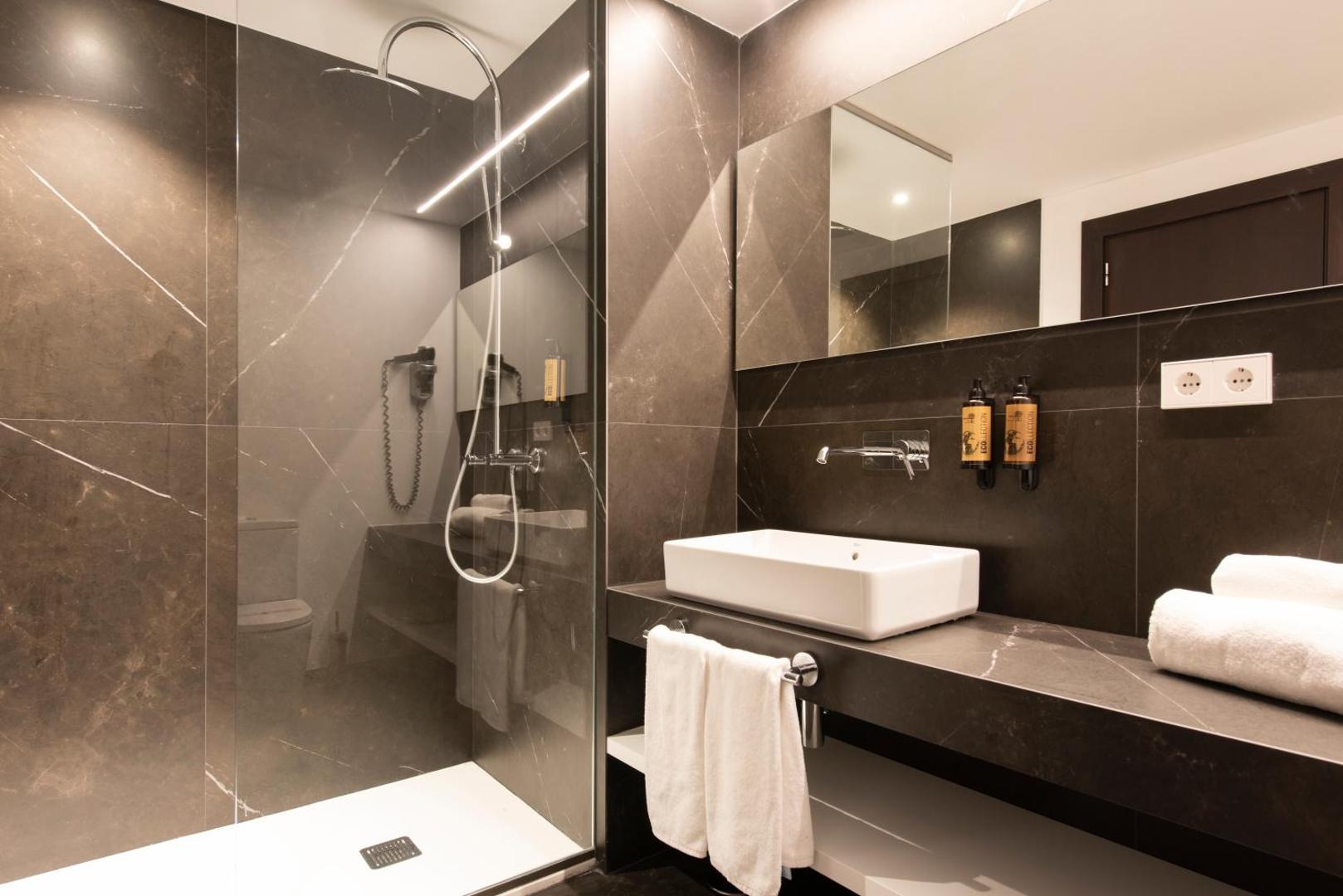 Maroa Hotel