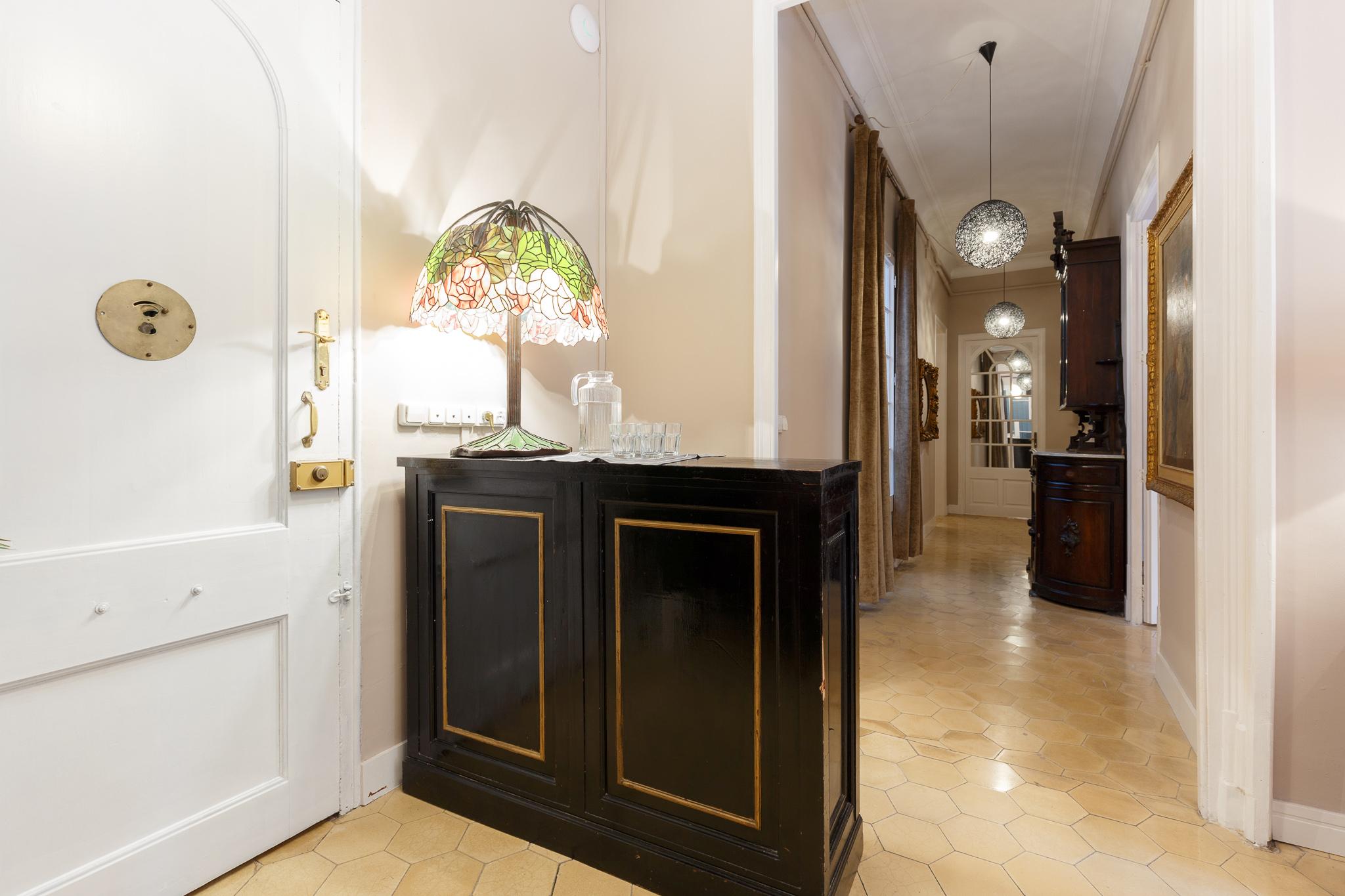 AinB Bed & Breakfast Via Laietana