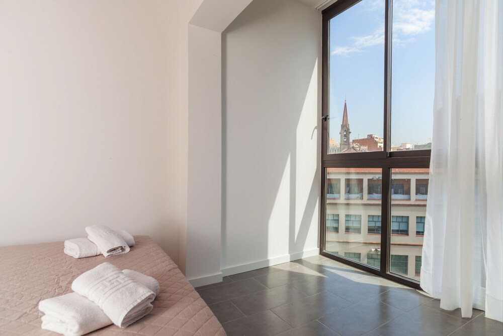 Aparteasy - Deluxe Family Apartments with Pool