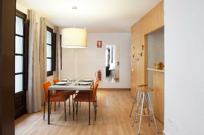 Aspasios Plaza Real Apartments