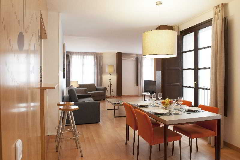 Aspasios Plaza Real Apartments
