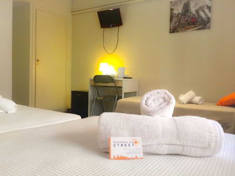 Barcelona City Street Hostal