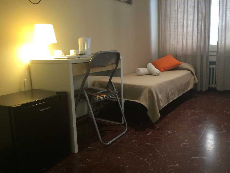 Barcelona City Street Hostal