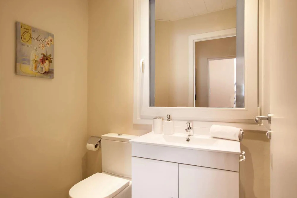 Enjoybcn Coliseum Apartments