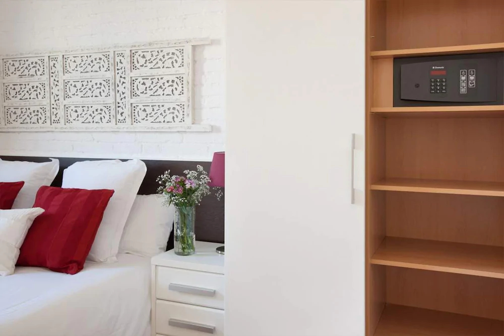 Enjoybcn Gaudi Apartments