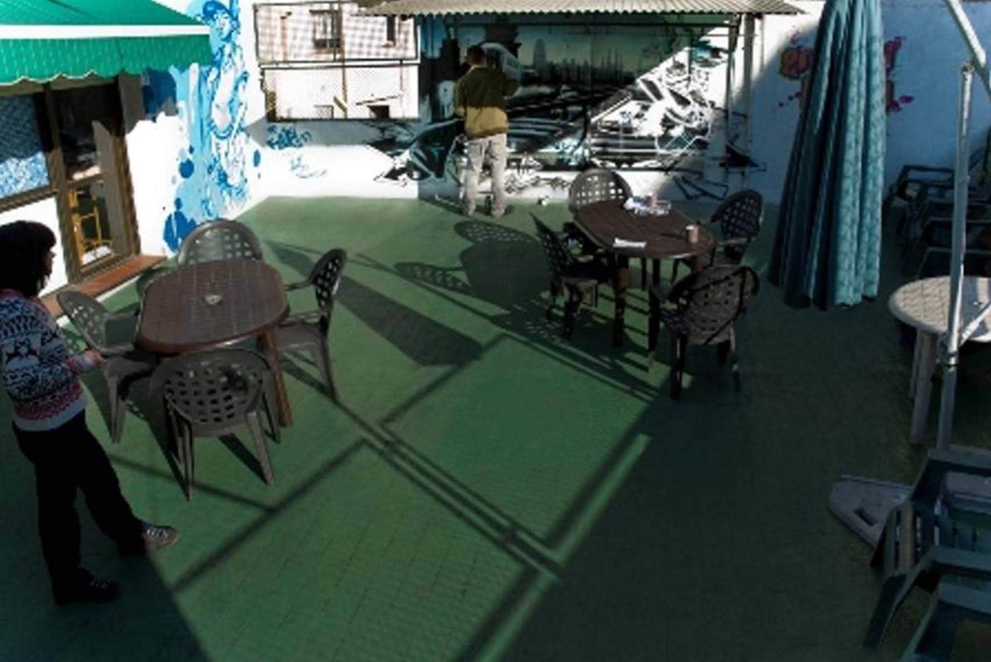 Graffiti Hostel
