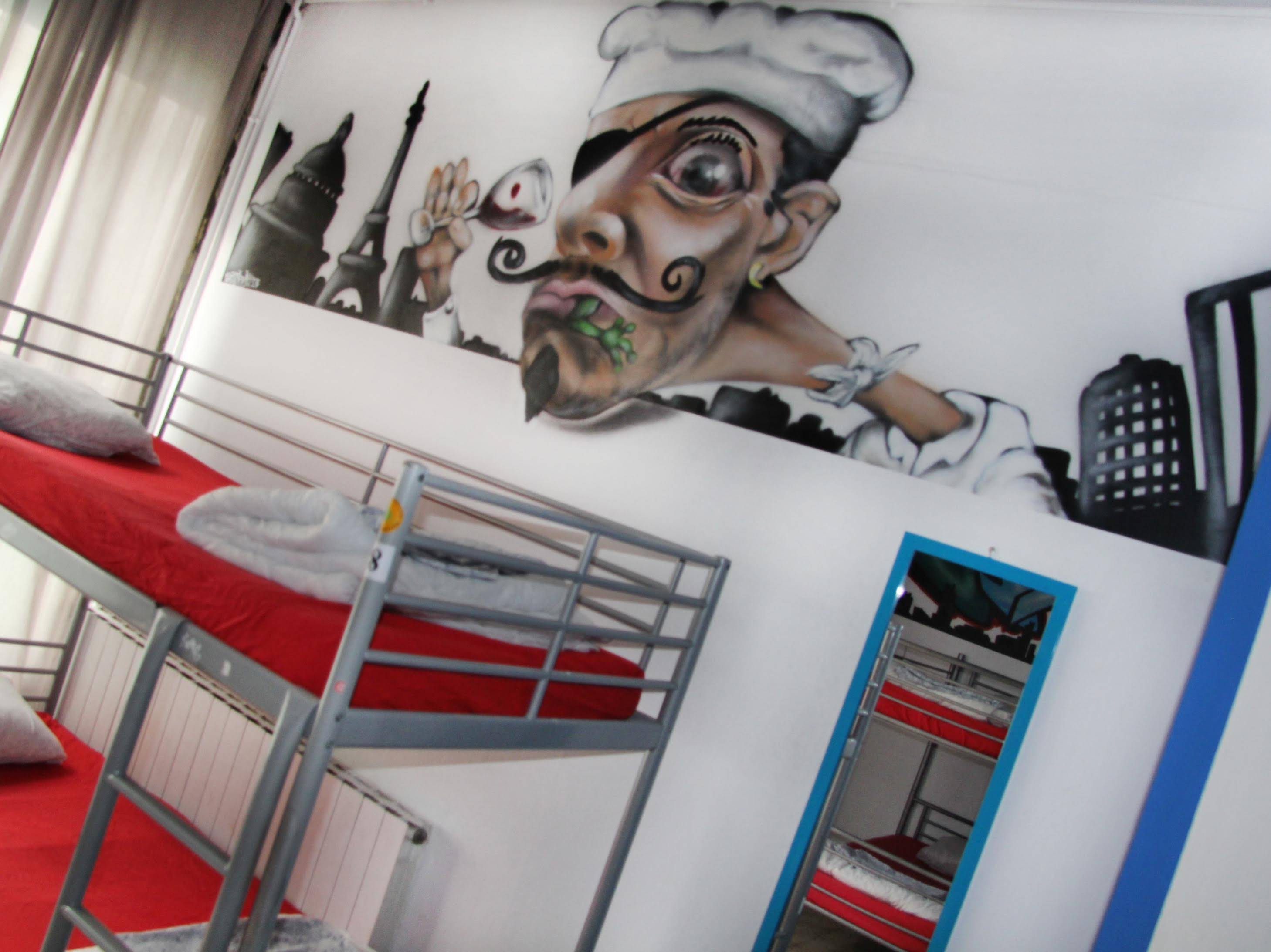 Graffiti Hostel
