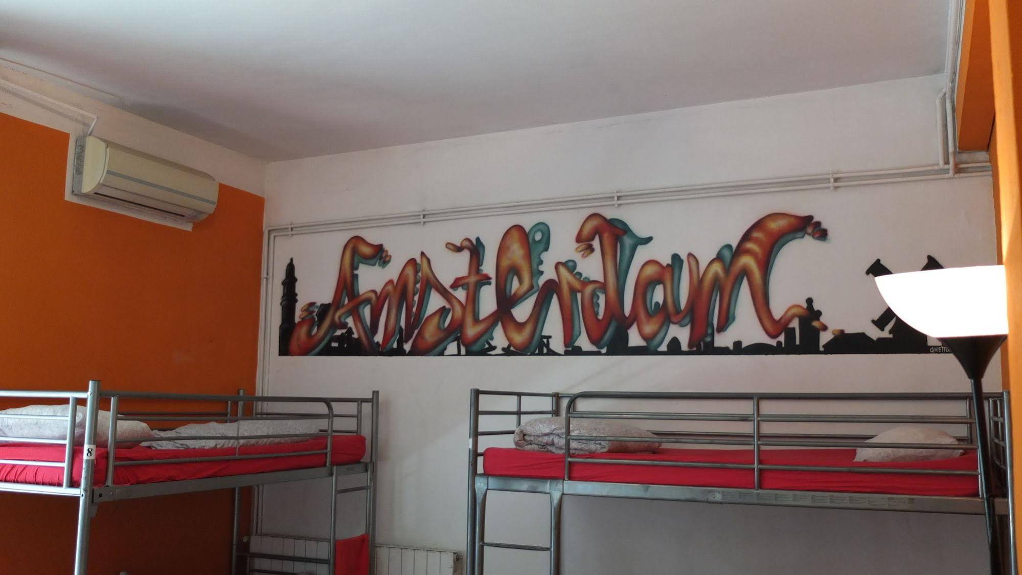Graffiti Hostel
