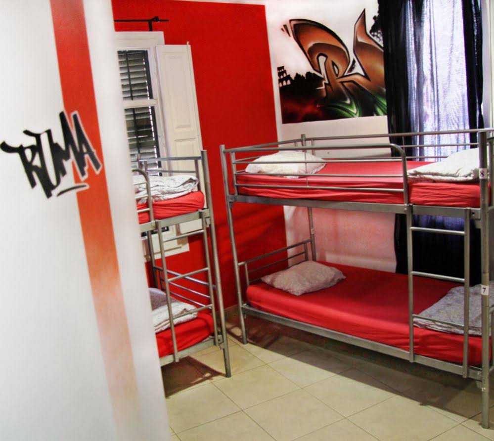 Graffiti Hostel