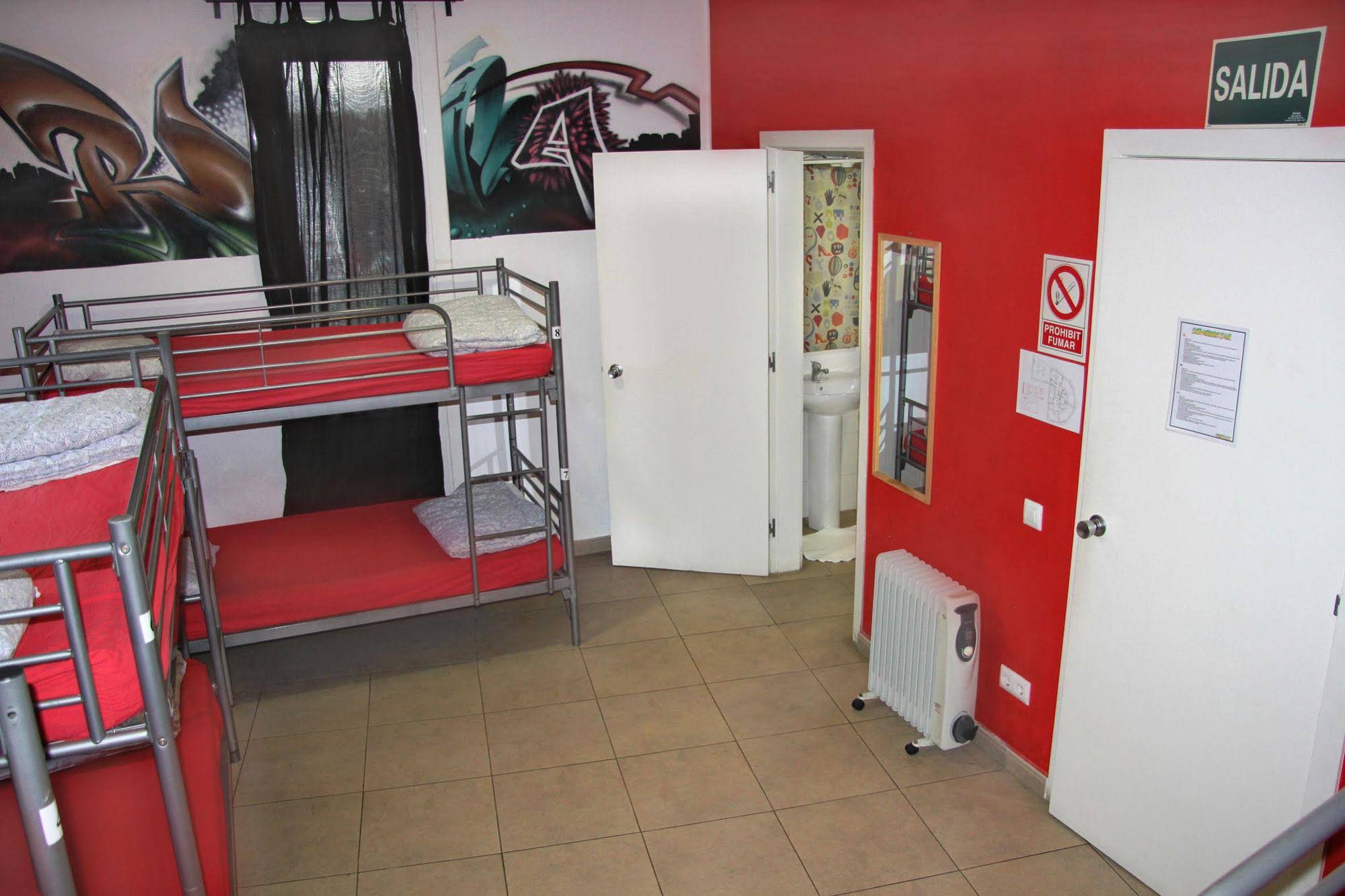 Graffiti Hostel