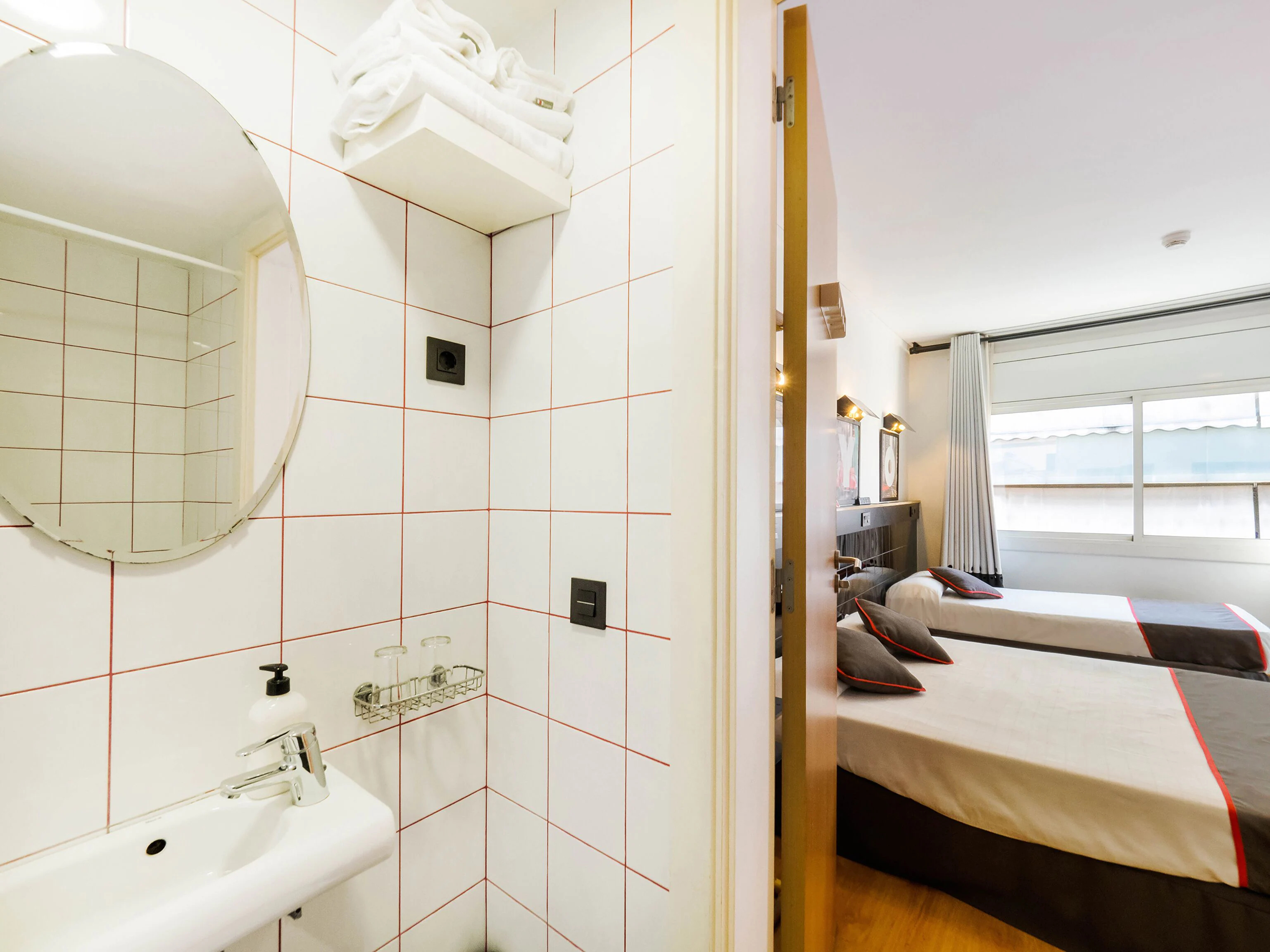 Hostal Athenas Sant Adria de Besos