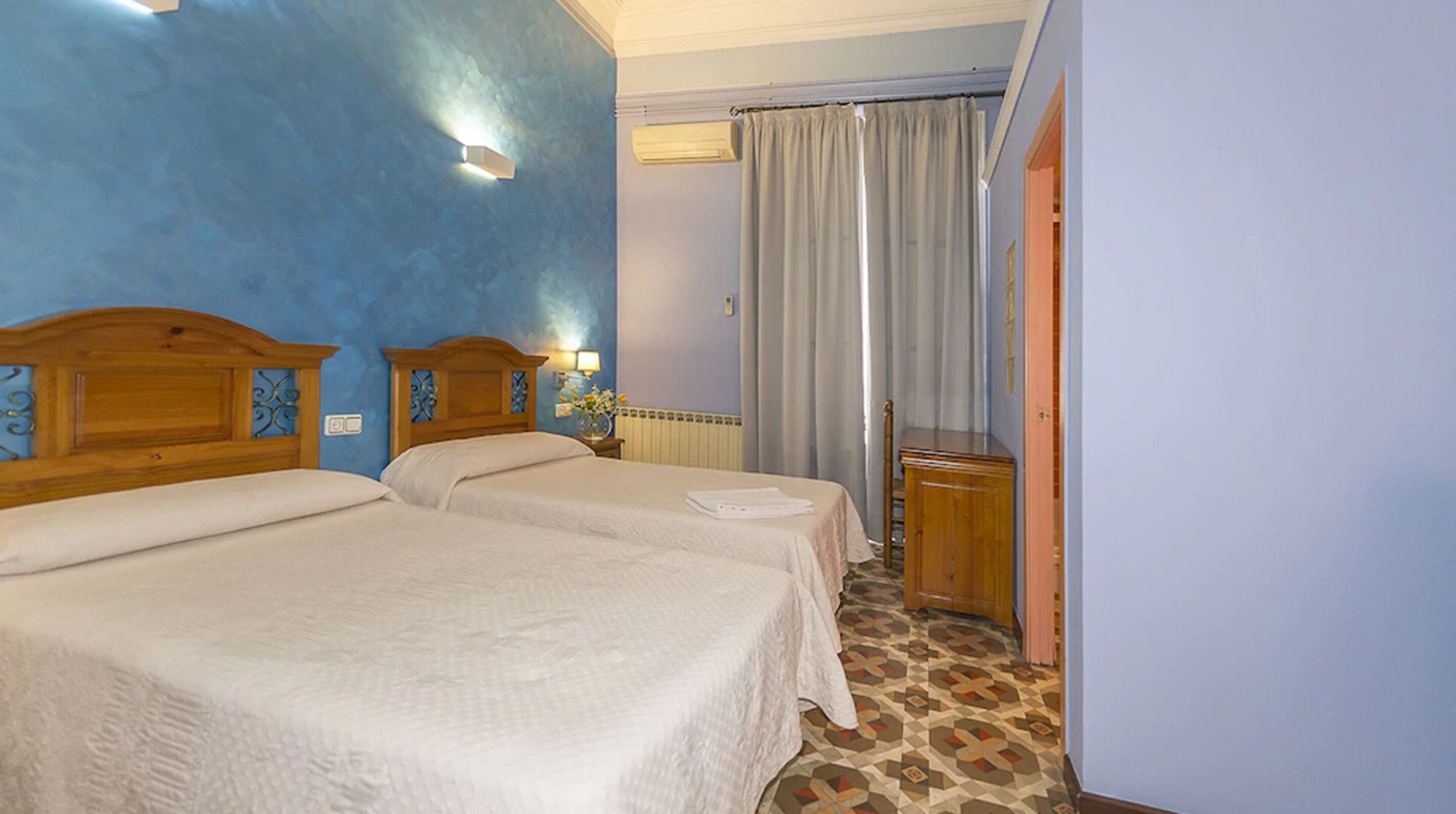 Hostal Girona