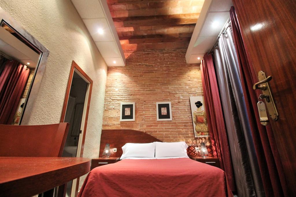 Hostal Orleans Barcelona