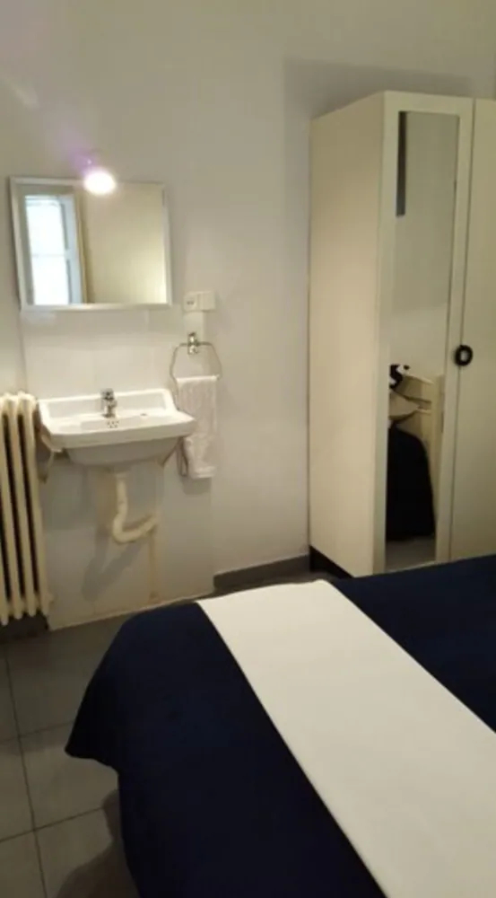 Hostal Parisien