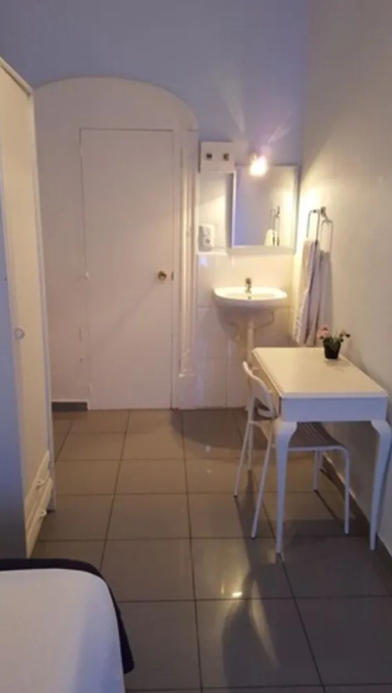 Hostal Parisien