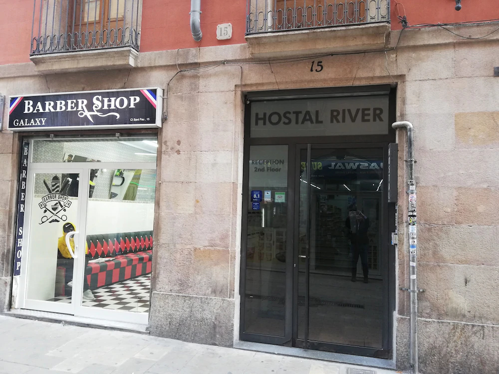 Hostal River