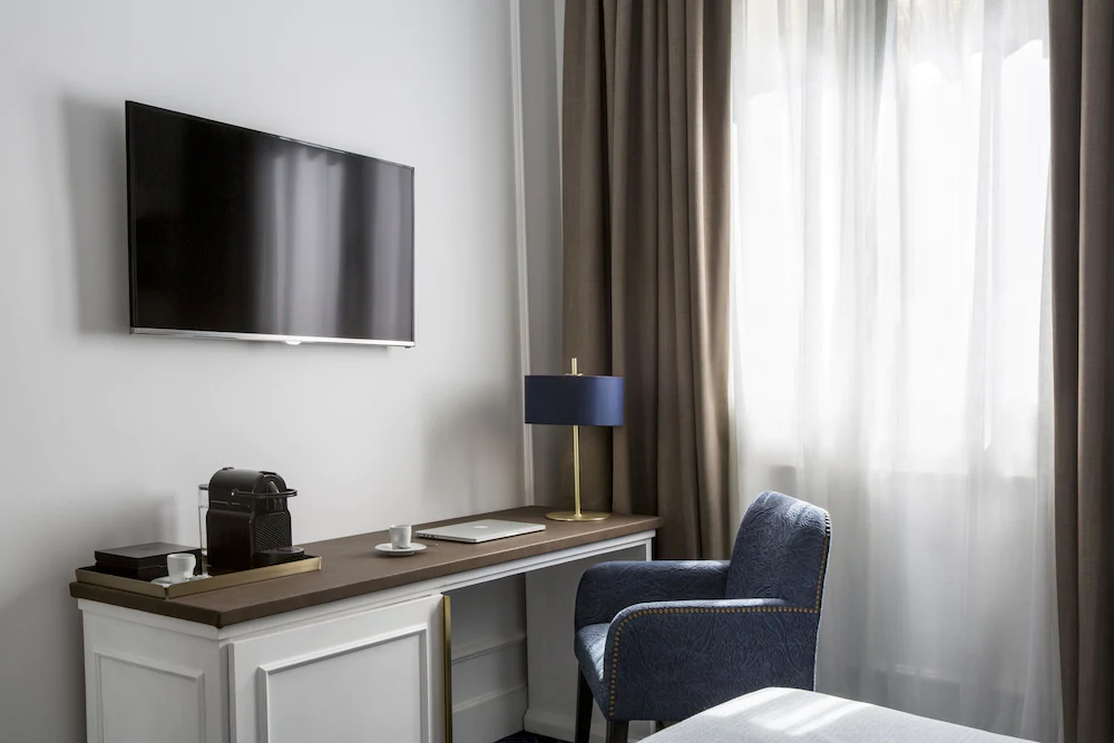 Hotel Midmost