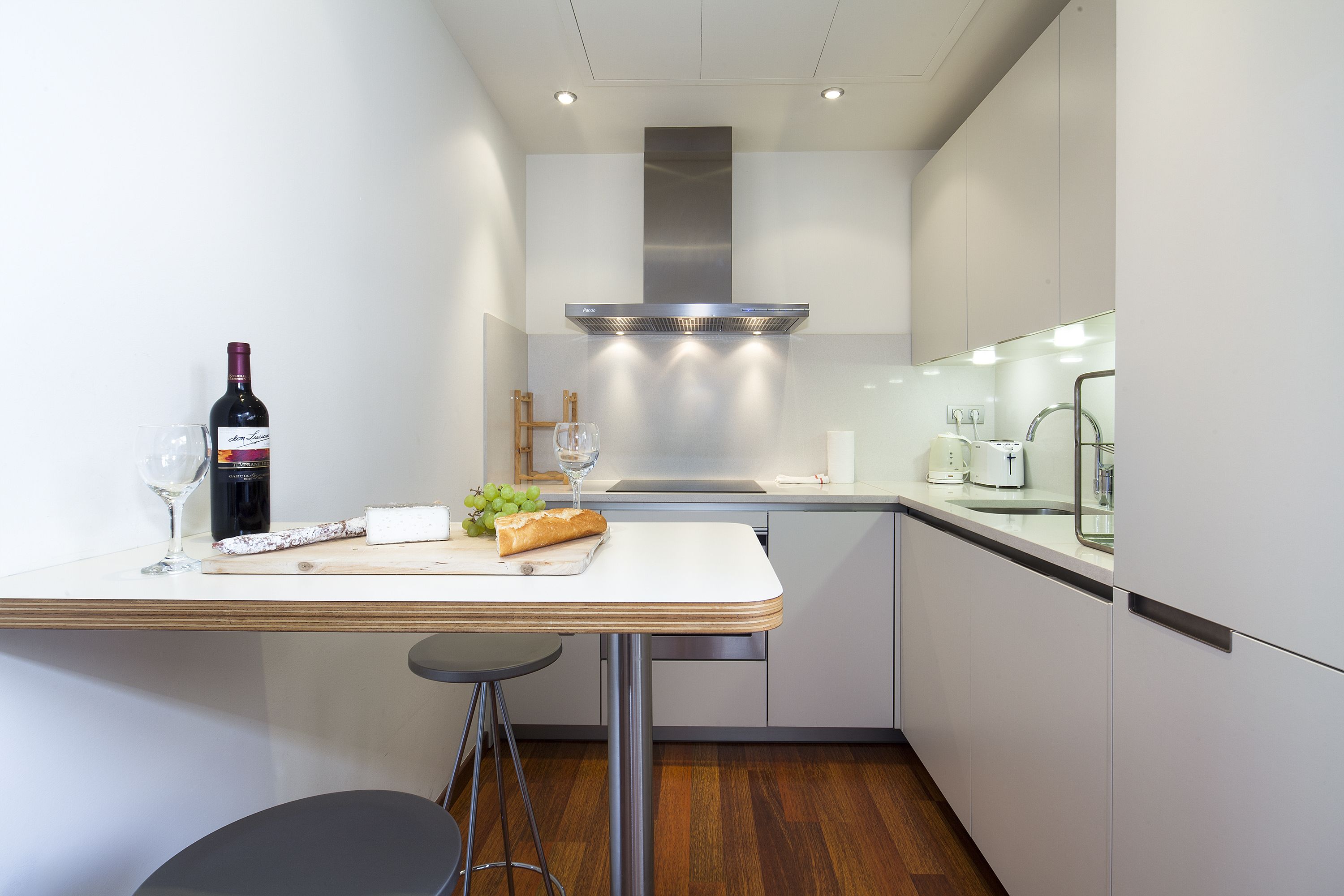 Inside Barcelona Apartments Mercat