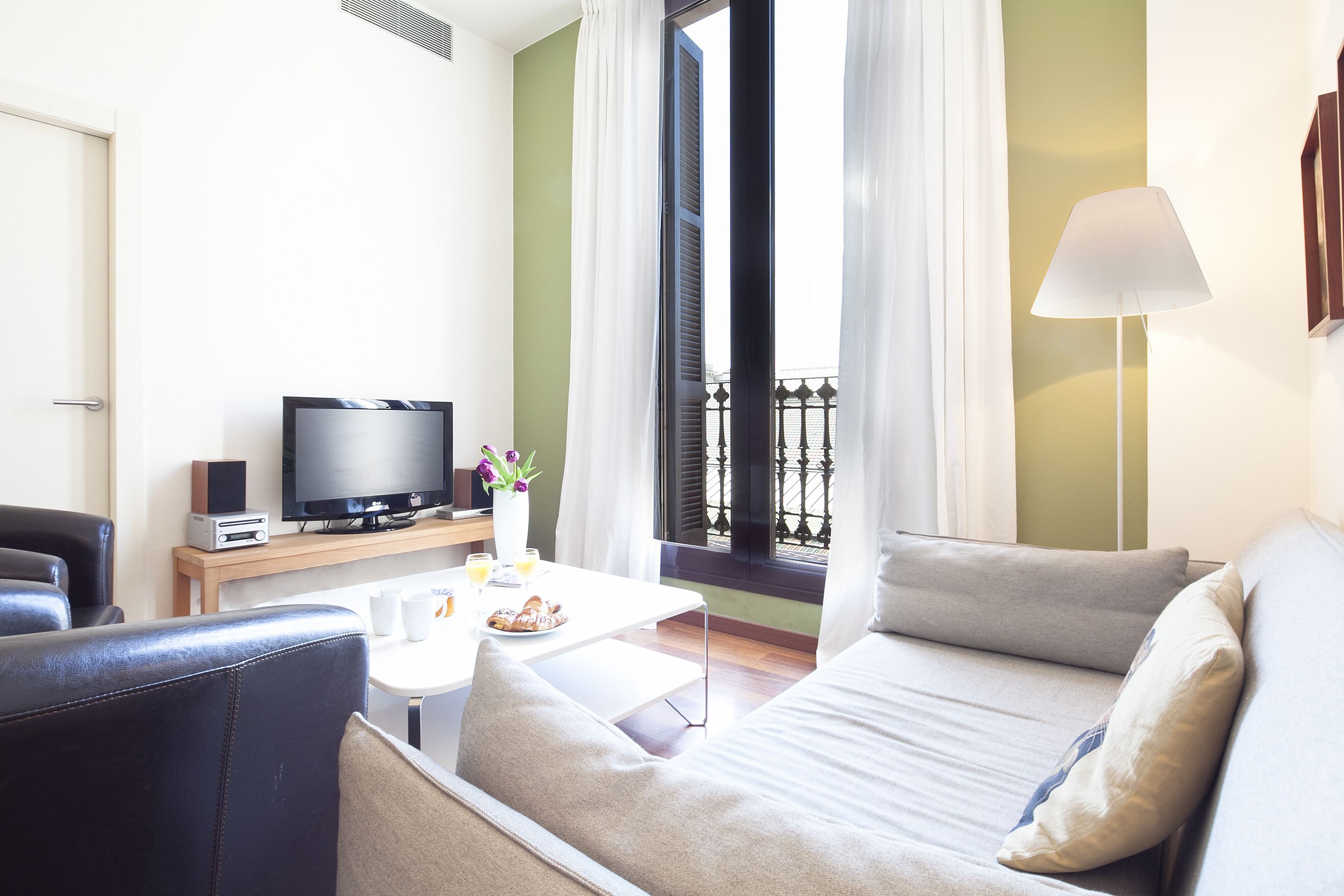 Inside Barcelona Apartments Mercat