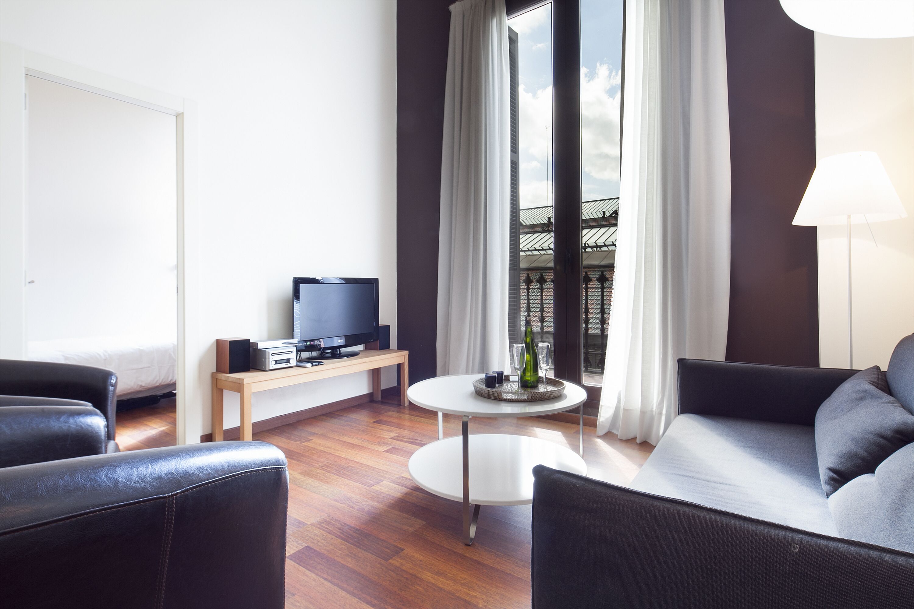Inside Barcelona Apartments Mercat
