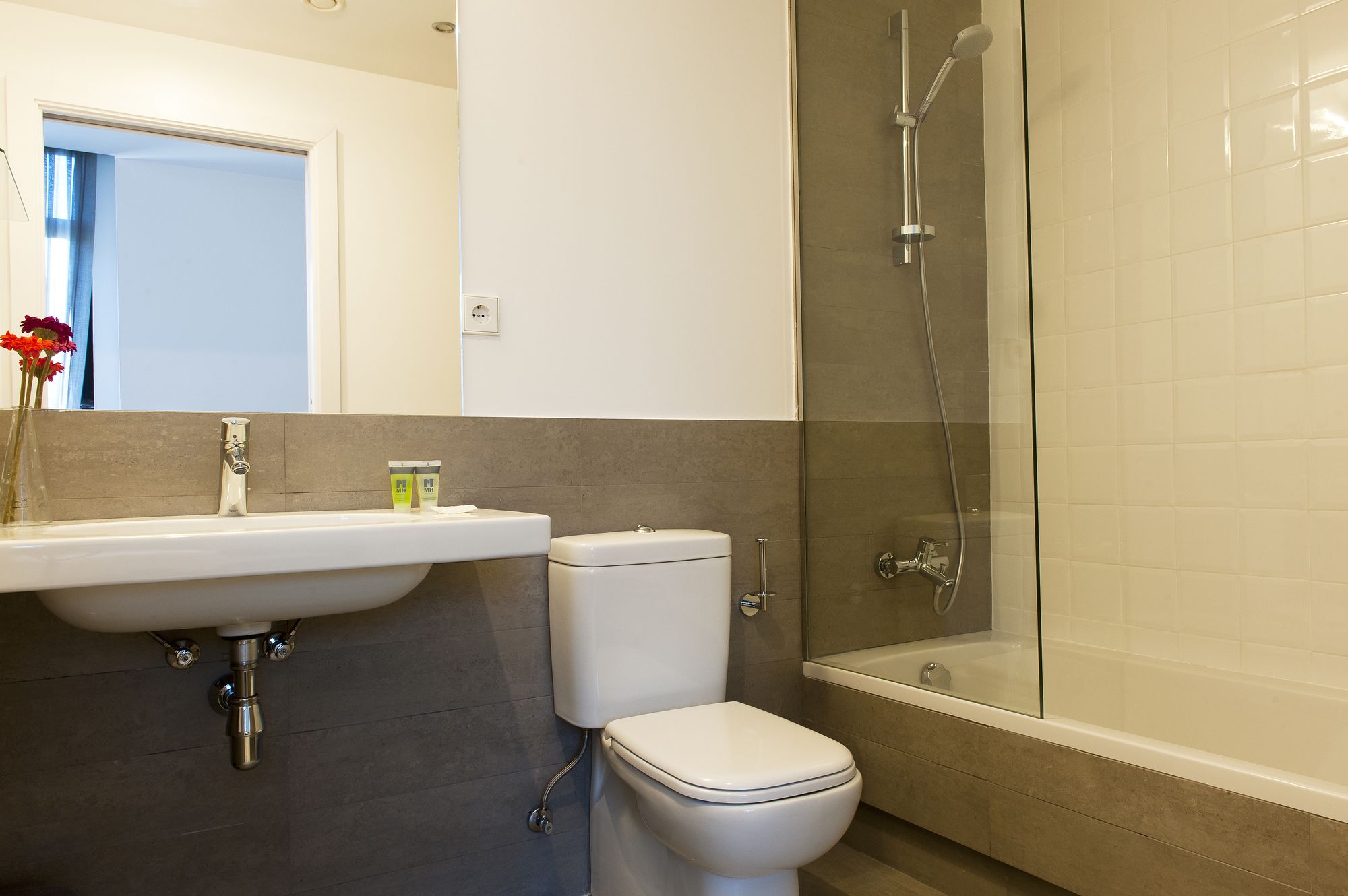 MH Apartments Central Barcelona