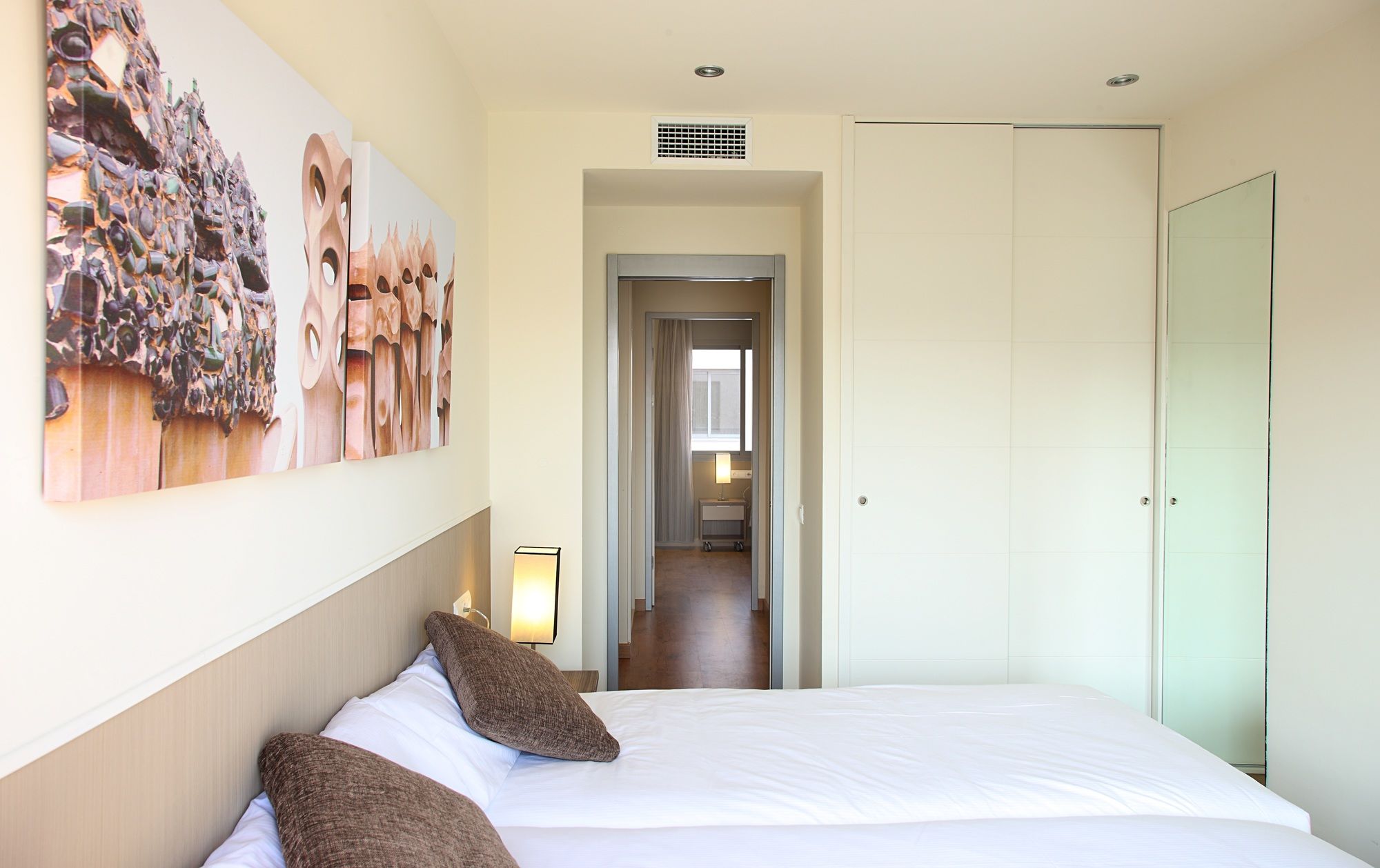 MH Apartments Central Barcelona