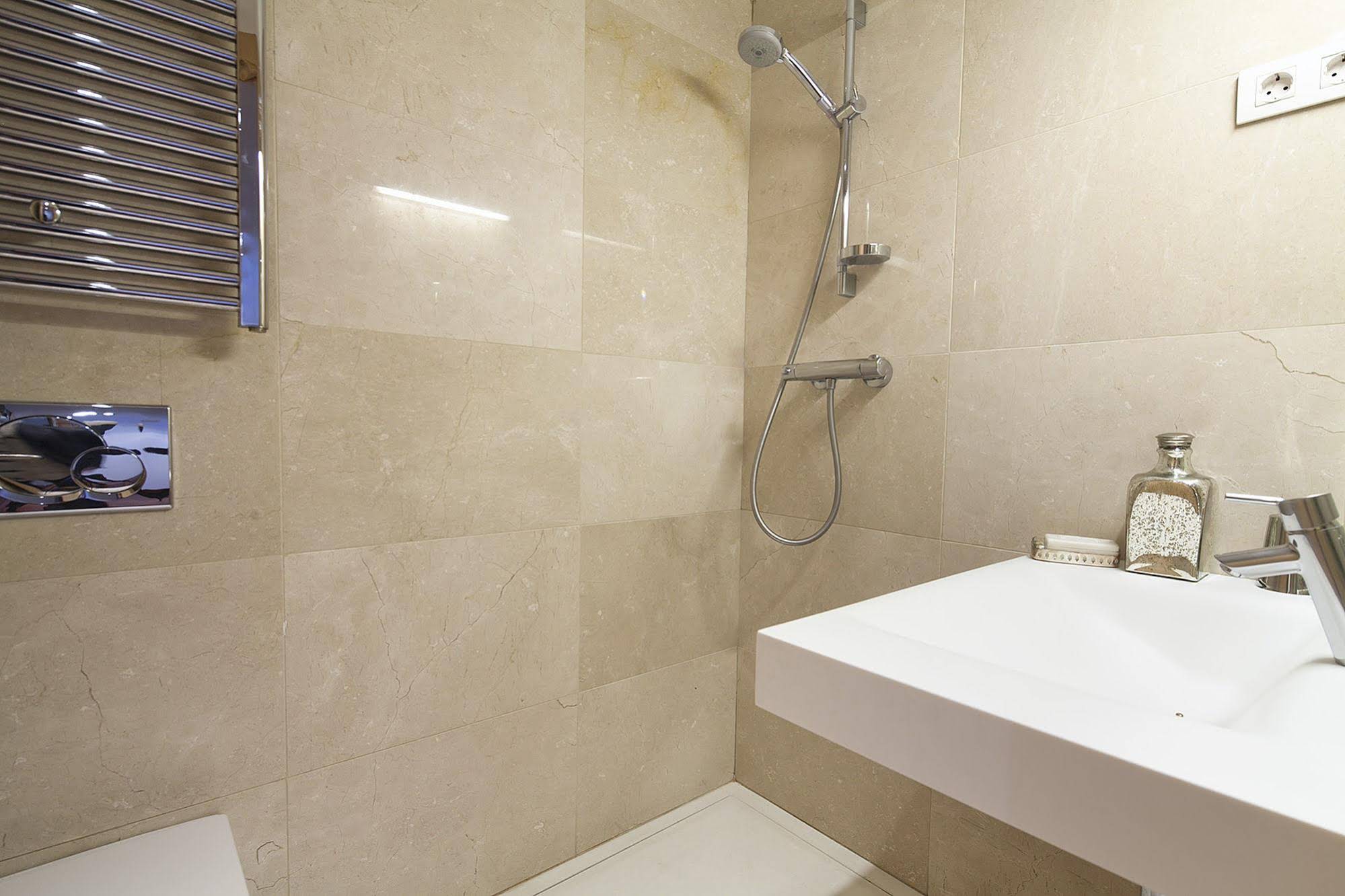 My Space Barcelona Gracia Pool Center