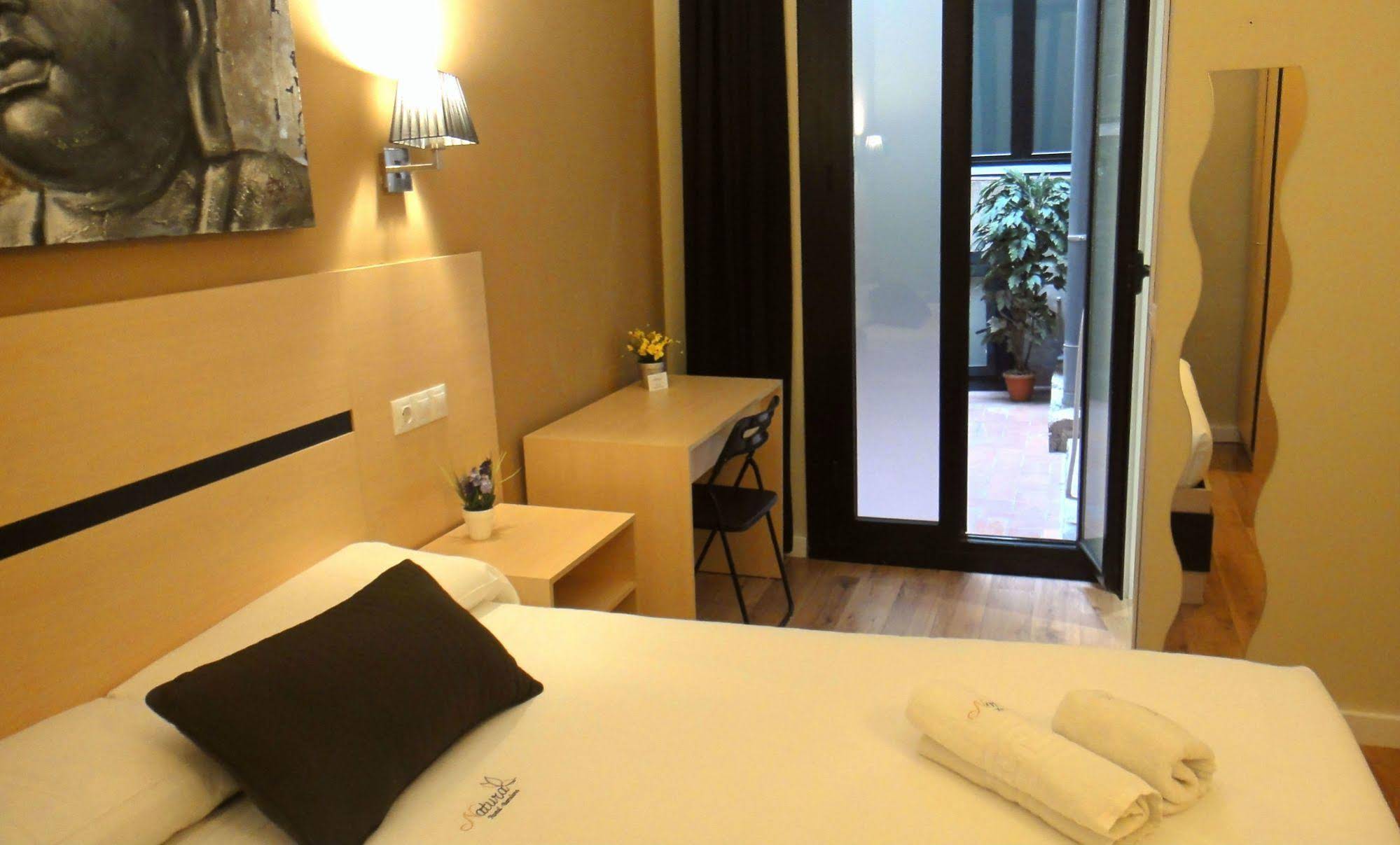 Natura Barcelona Hostal