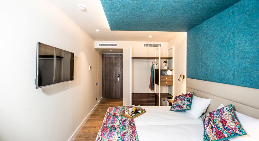 Arya Stadium Hotel