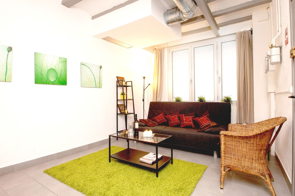 Rentbcn Gaudi Apartments