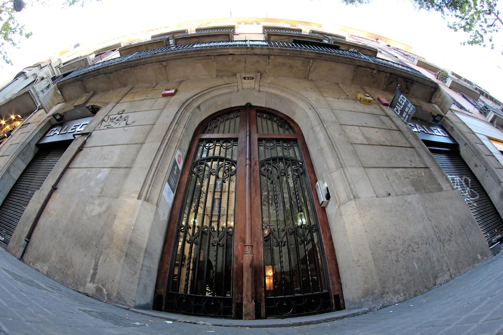 Sant Jordi Hostel Alberg/Lluria