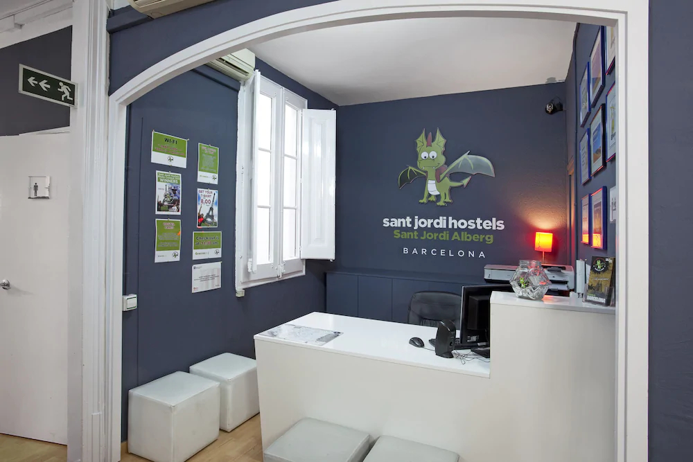 Sant Jordi Hostel Alberg/Lluria