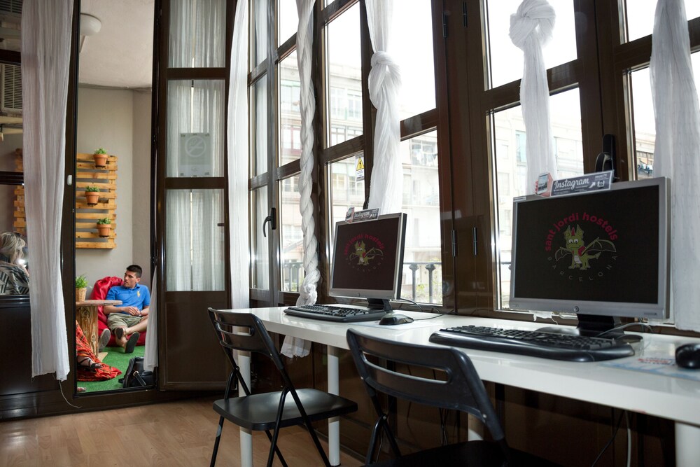 Sant Jordi Hostel Alberg/Lluria