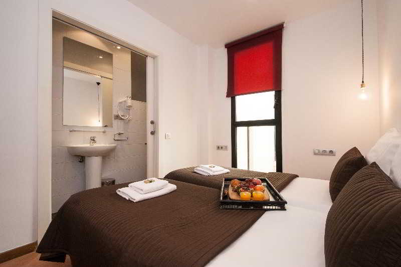Liceu Apartments by Gaiarooms